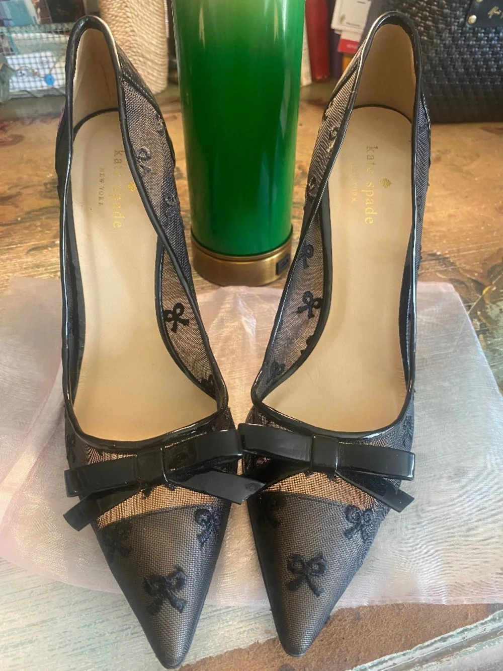 Kate Spade black mesh pump with bow motif! Beautiful, great condition 9.5